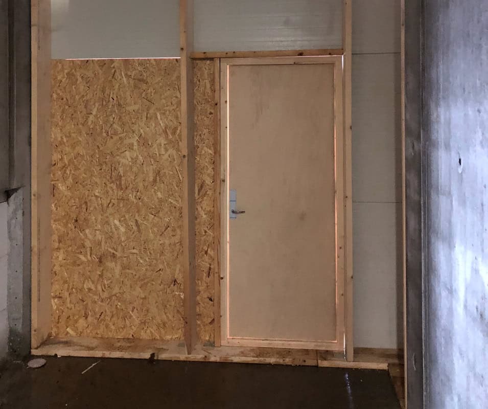 Enkeltdør indbygget